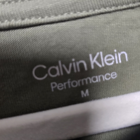 Cropped olive green Calvin Klein top - Picture 2 of 6